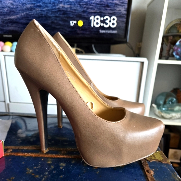 💢SOLD💢 5 inch nude heels *free w/purchase* - Picture 1 of 3